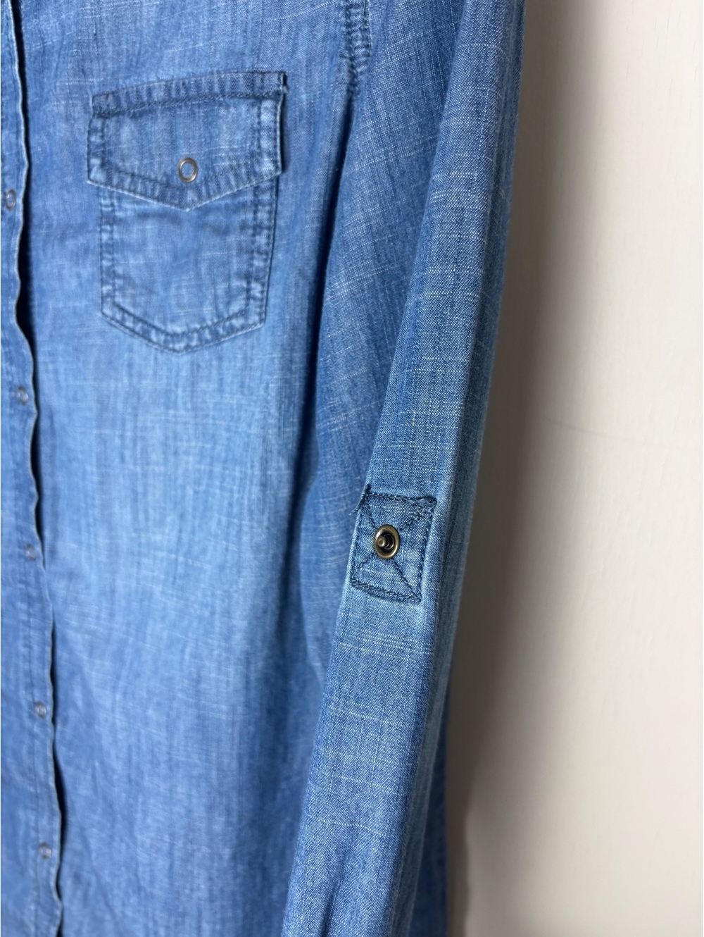 Arizona Jeans Chambray Button Front Shirt Women’s Medium Western Cotton Top - Picture 5 of 8